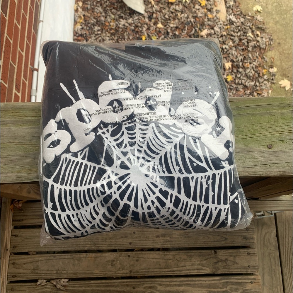 Black and white spider hoodie (sealed)